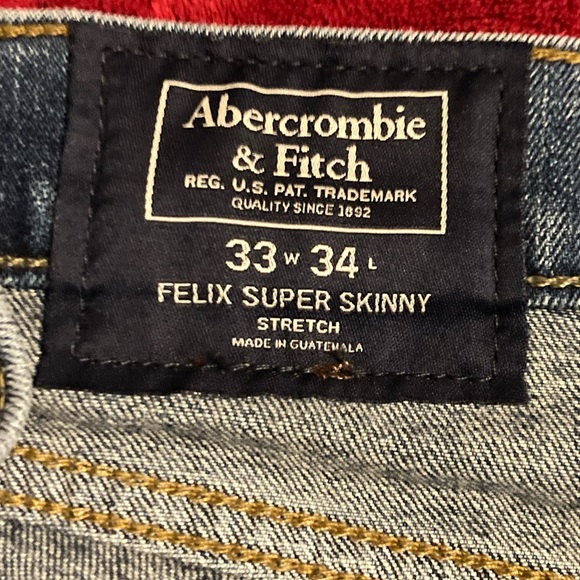 Abercrombie and Fitch men’s super skinny stretch jeans in medium denim. - Picture 2 of 7